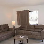 124 Fully Furnished 1Br Suite-Prime Location