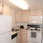 124 Fully Furnished 1Br Suite-Prime Location
