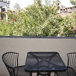 124 Fully Furnished 1Br Suite-Prime Location