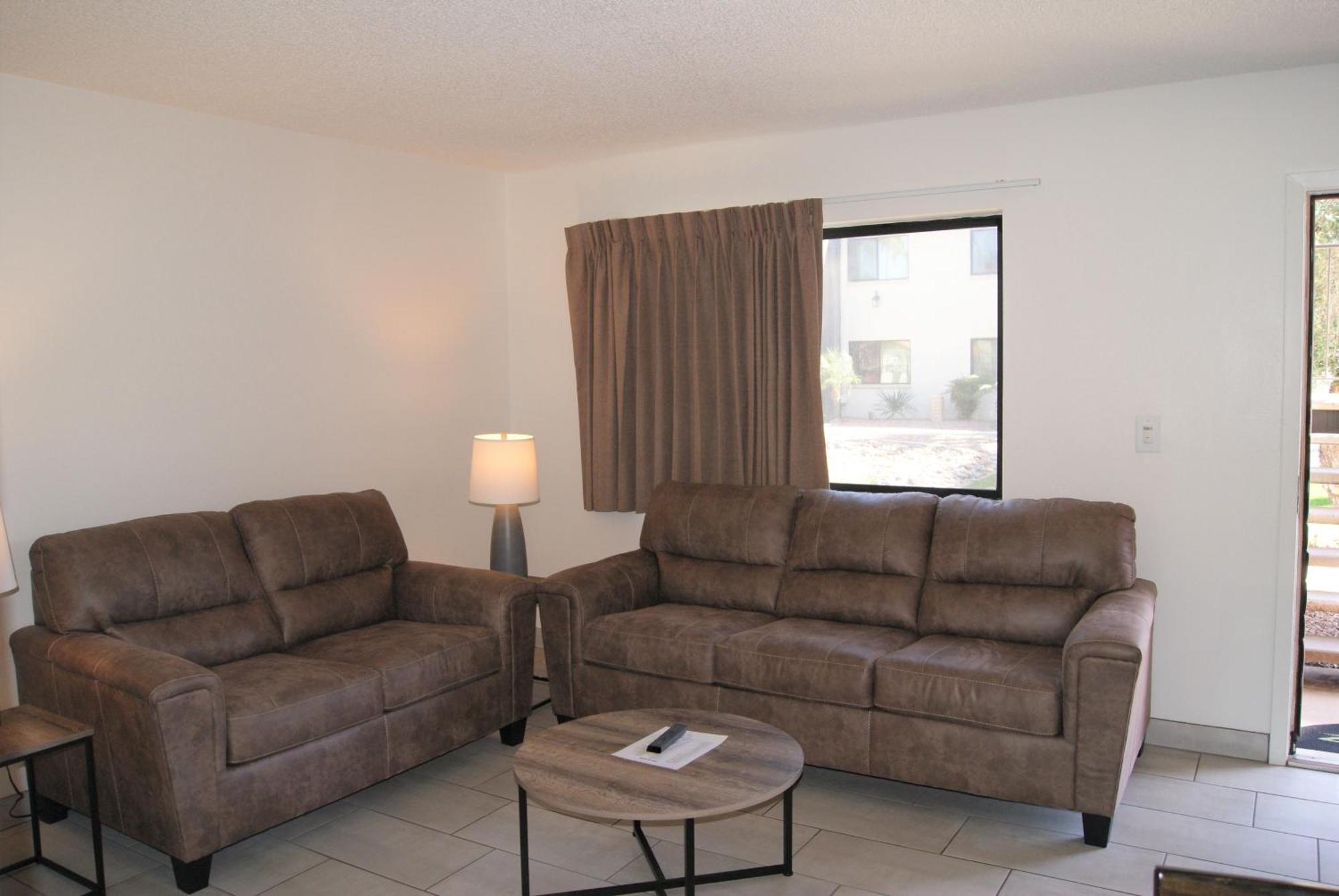 Apartment 124 Fully Furnished 1br Suite-prime Location *