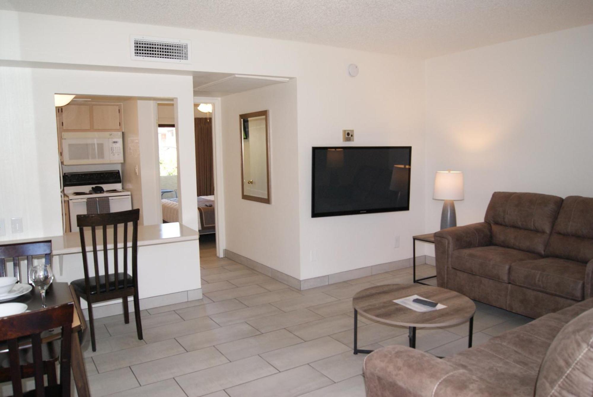 124 Fully Furnished 1br Suite-prime Location *